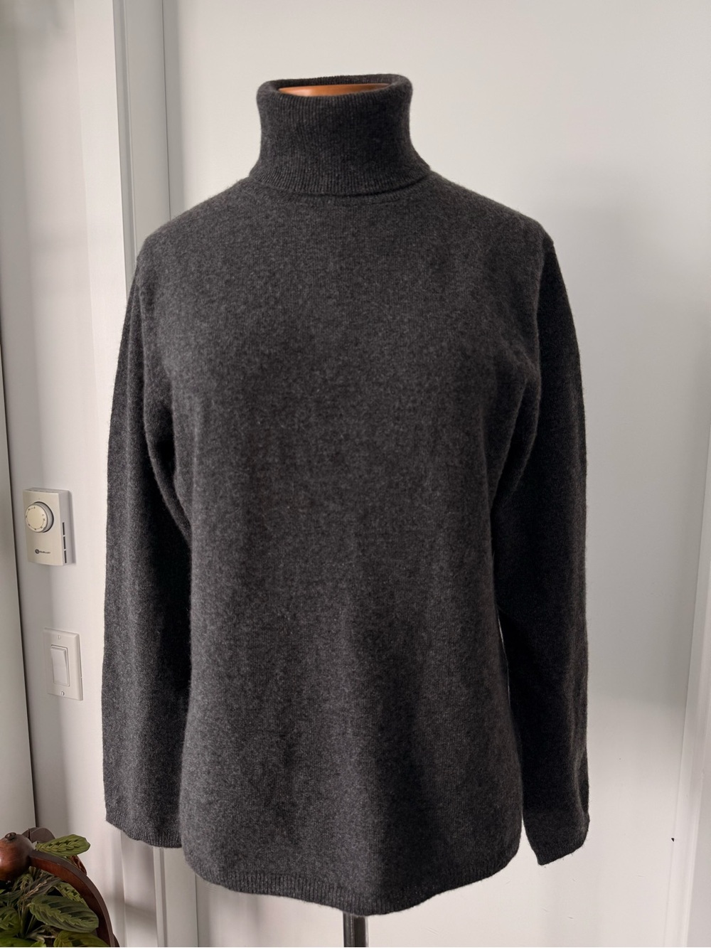 Castle Of Ireland Cashmere Grey Turtleneck Long Sleeve Sweater Size 42/US M